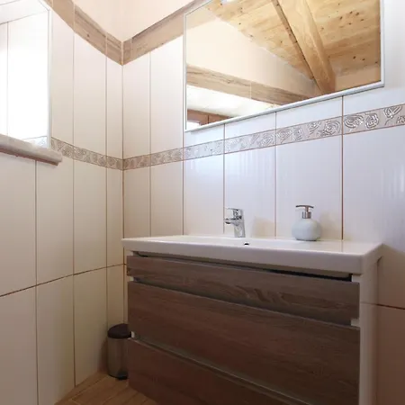 Casa de Férias Mit Privatpool Fuer 4 Personen Ca 65 Qm In Milotski Breg, Istrien Binnenland Von Istrien *
