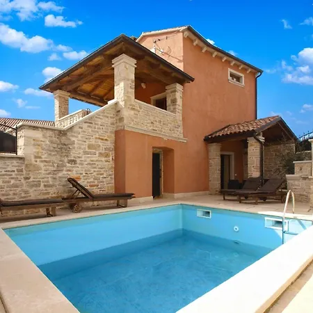 Mit Privatpool Fuer 4 Personen Ca 65 Qm In Milotski Breg, Istrien Binnenland Von Istrien Ferienhaus Žminj